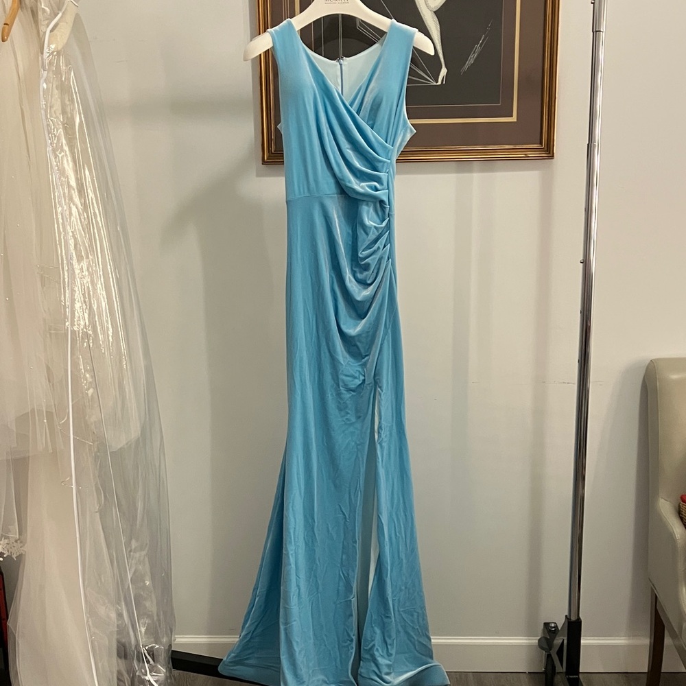 Elegant Sleeveless Blue Gown